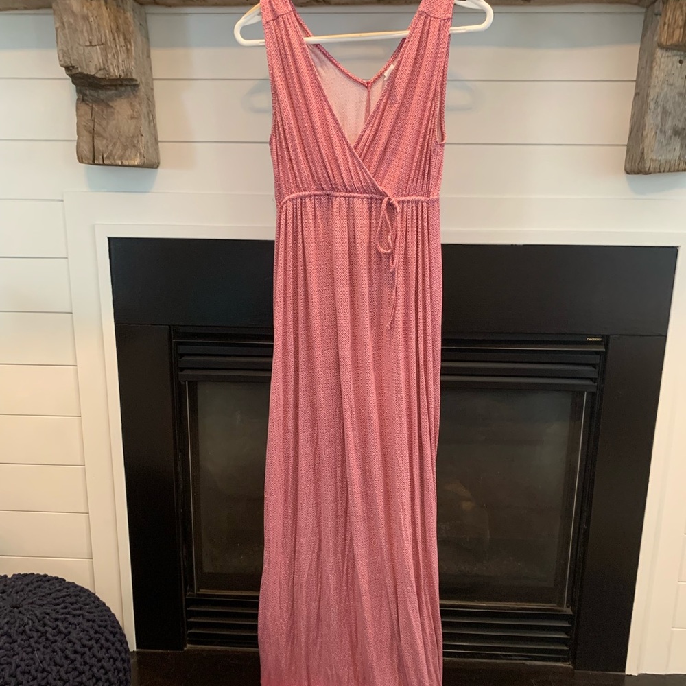 Old navy maternity maxi dress - Size Sm